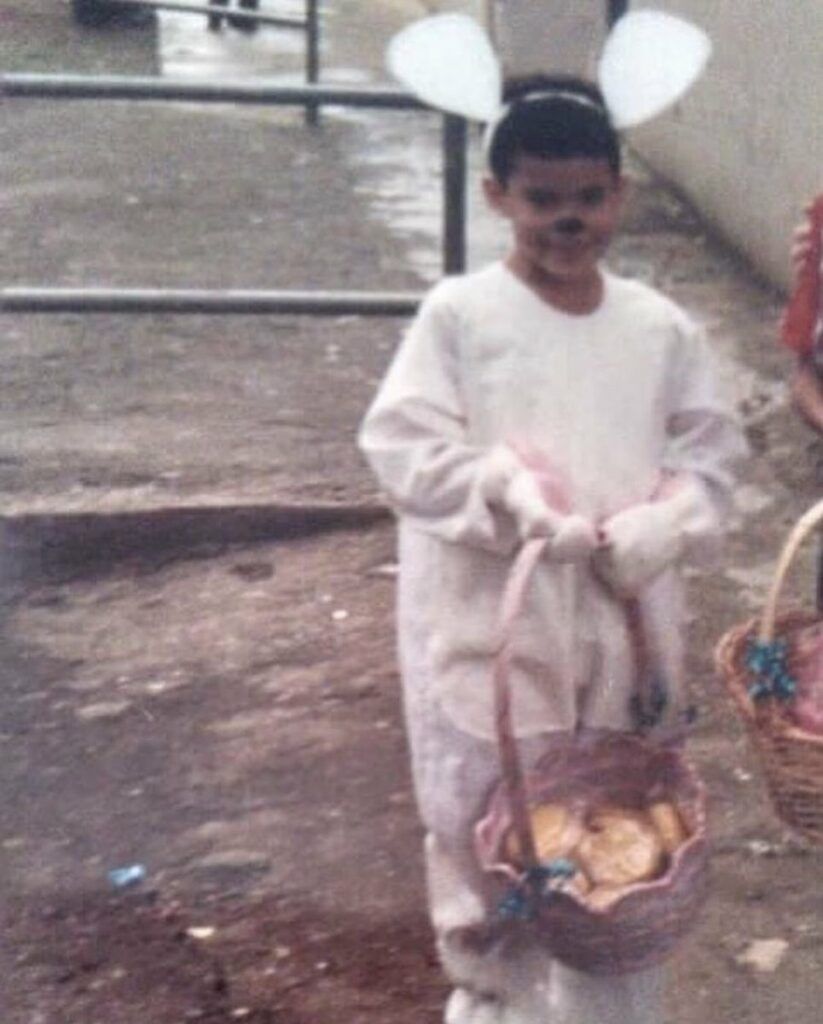Bad Bunny de niño, vestido de conejito