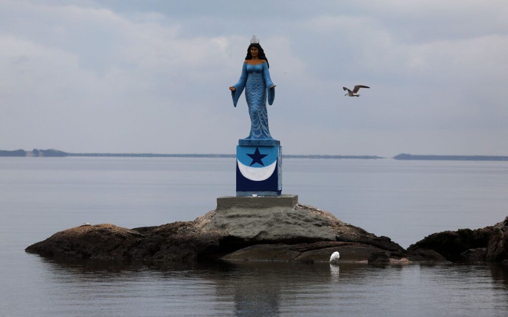 Estátua de Iemanjá em Sepetiba