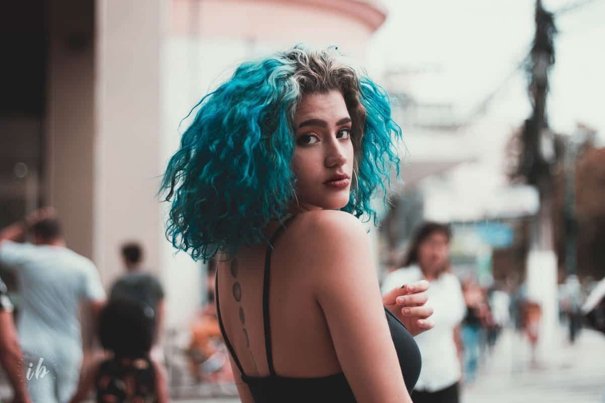 Azzy: saiba quem é a nova revelação do rap nacional - LETRAS.MUS.BR