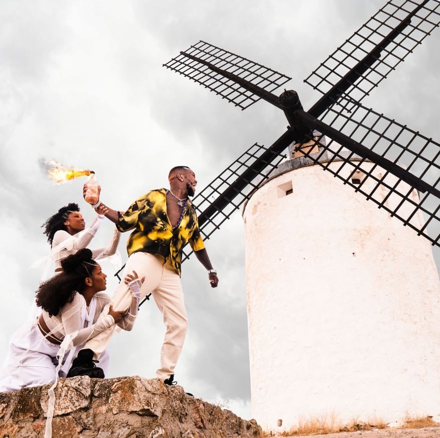 Capa do álbum O Dono do Lugar, de Djonga