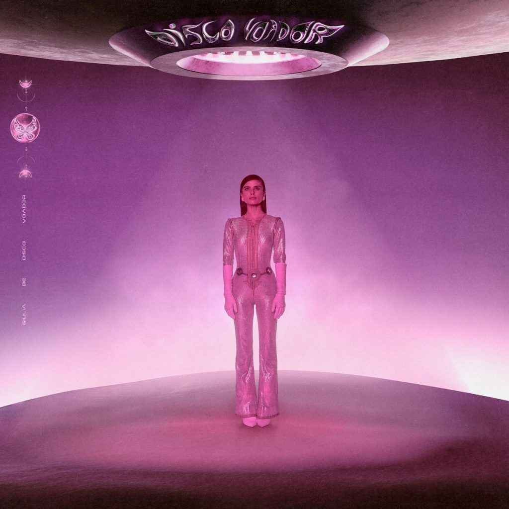 Capa do álbum Disco Voador, de Giulia Be