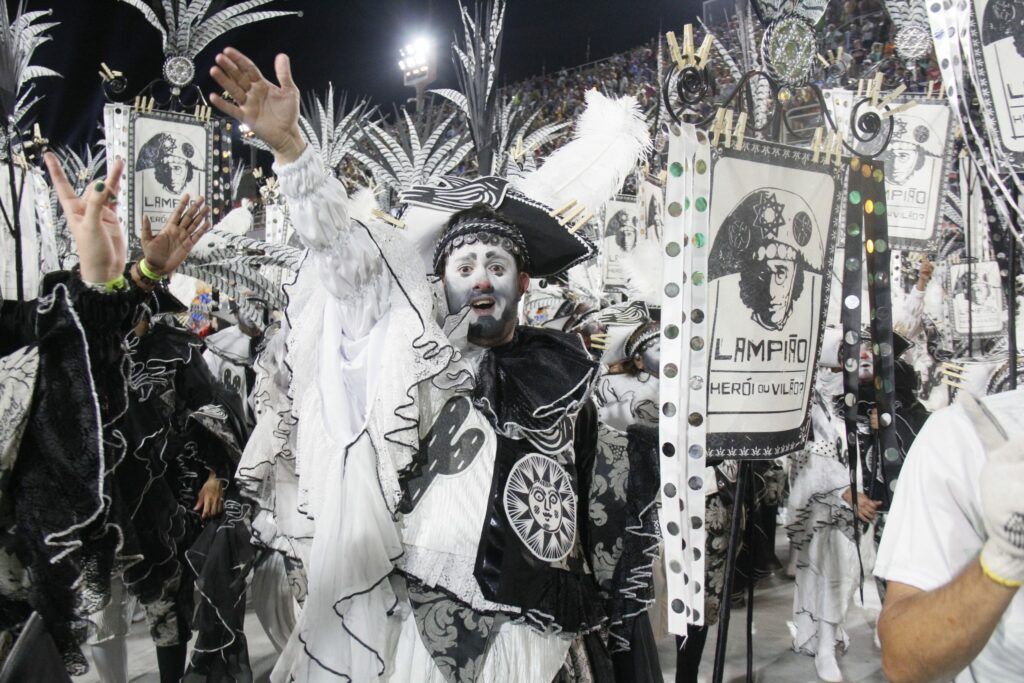 Lampião nos braços do povo nordestino no desfile da Imperatriz Leopoldinense 2023