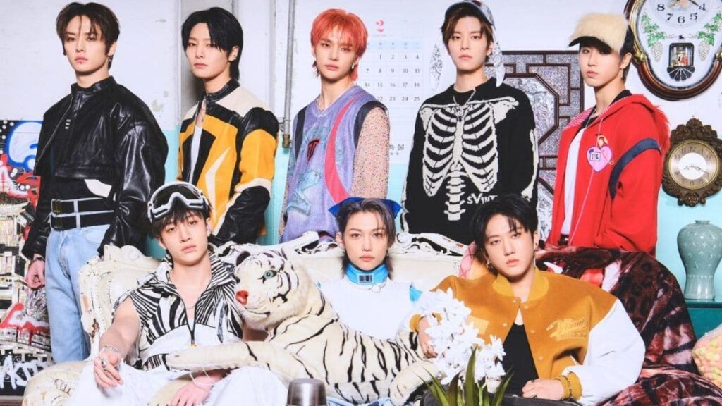 En la imagen, está los ocho integrantes de Stray Kids