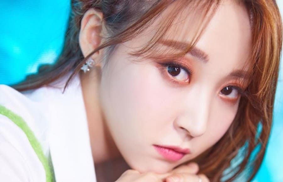 En la imagen, está Moonbyul de MAMAMOO