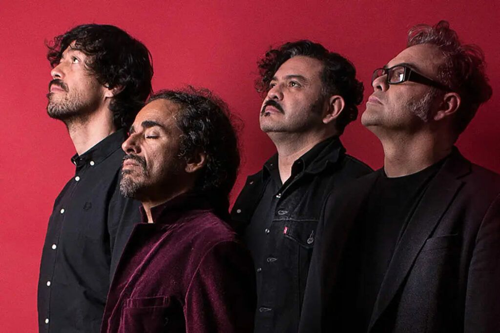 En la imagen, se ve a los 4 miembros de Café Tacvba
