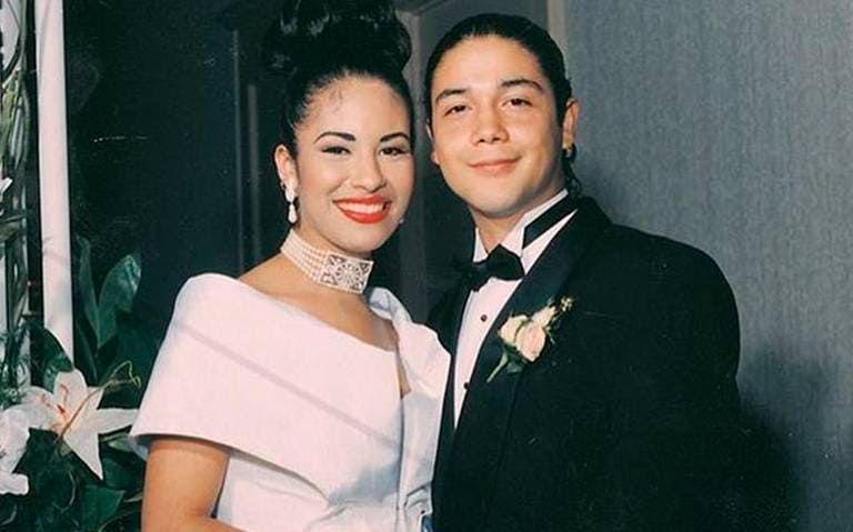 En la imagen, está Selena y Chris-Pérez el día de su boda