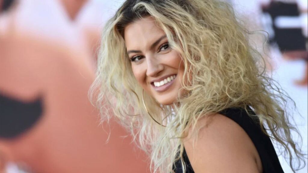 99617c1 Tori Kelly Vision Art NEWS