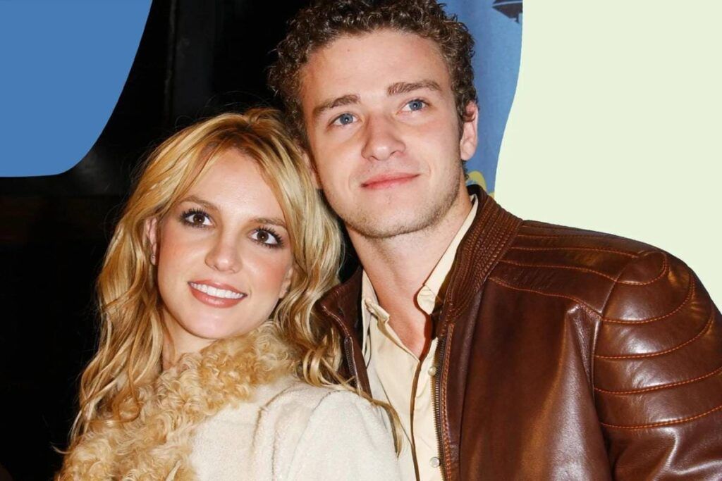 En la imagen, está Britney Spears y Justin Timberlake sonriendo hacia la cámara
