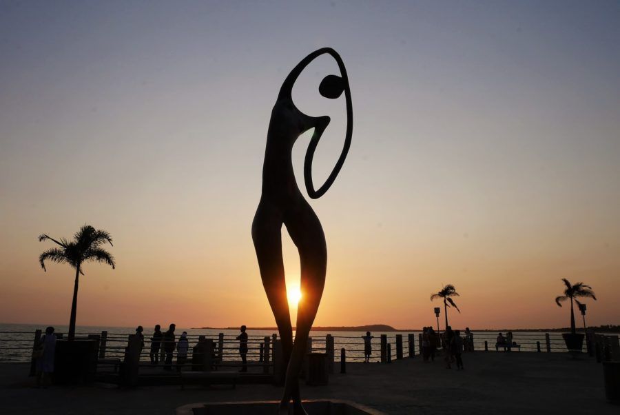 Estatua en el muelle de San Blas