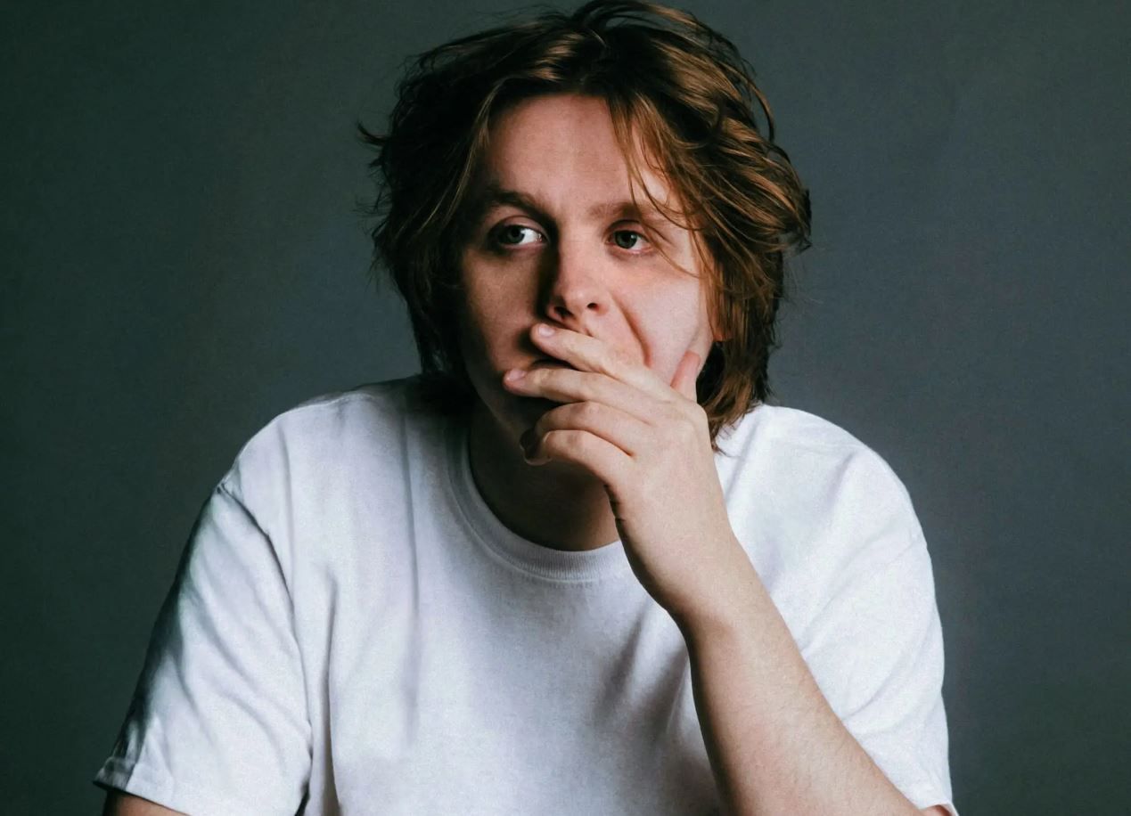 Descubre el significado de Someone You Loved, de Lewis Capaldi - LETRAS.COM