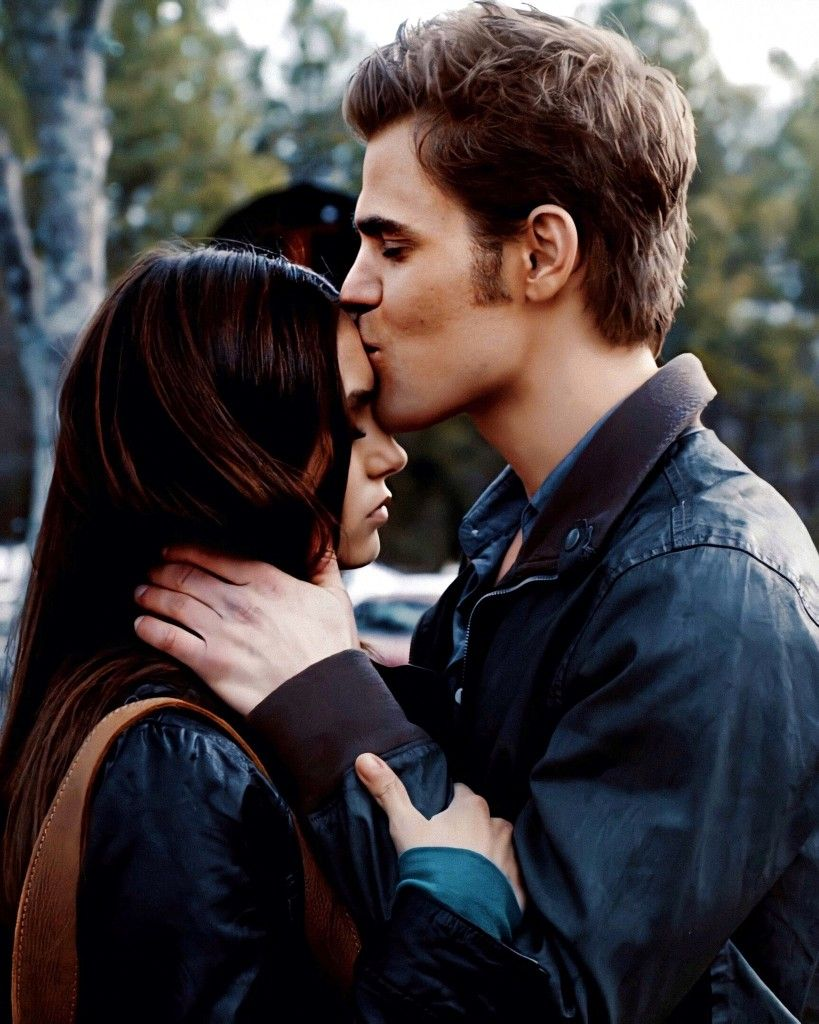 Elena Gilbert e Stefan Salvatore, de Diários de Um Vampiro.