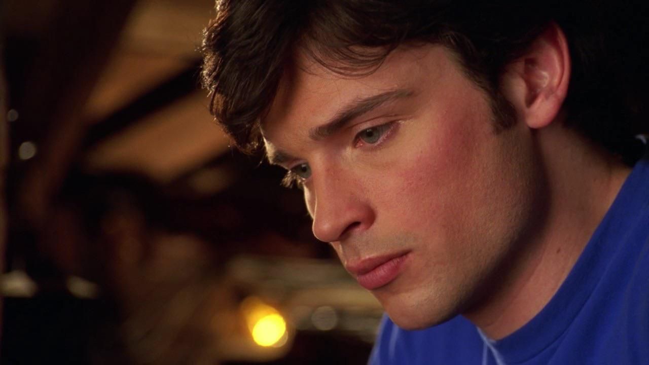 Clark Kent emocionado, da série Smallvile As Aventuras do Superboy.