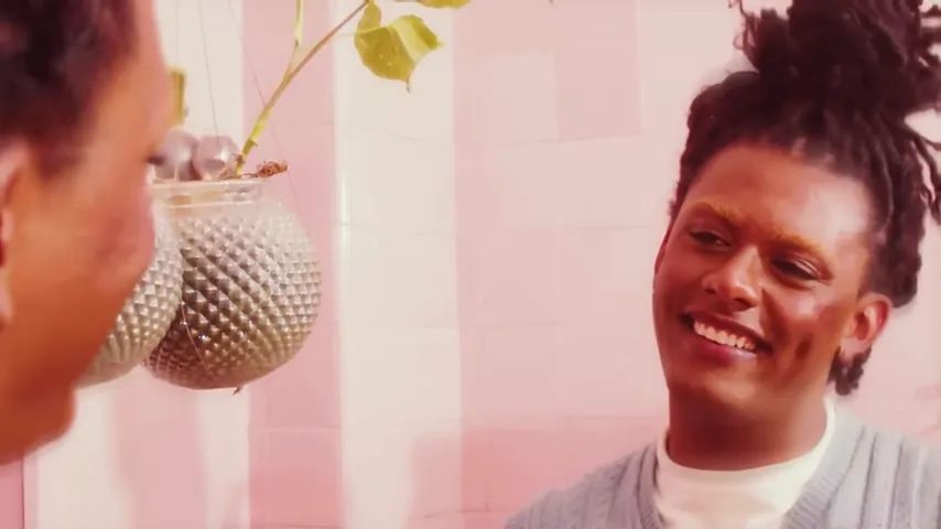 Liniker no clipe de Psiu