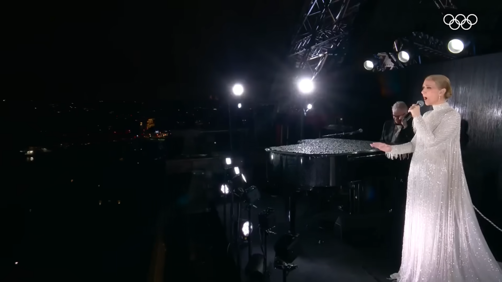 Céline Dion canta Hymne à l'amour na aberutra dos Jogos Olímpicos 2024, em Paris