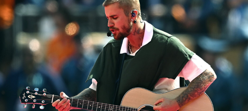 Justin Bieber tocando no estádio - Frases Justin Bieber