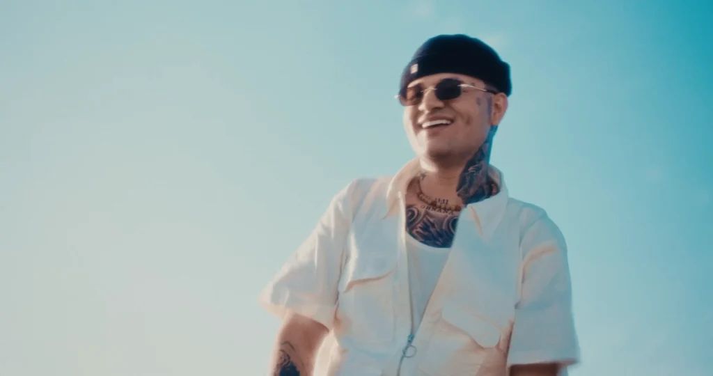 Kapo en el video de UWAIE