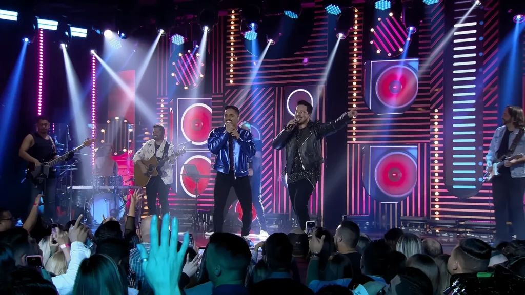 Kaique e Felipe no clipe de Se Hoje Eu For Cair