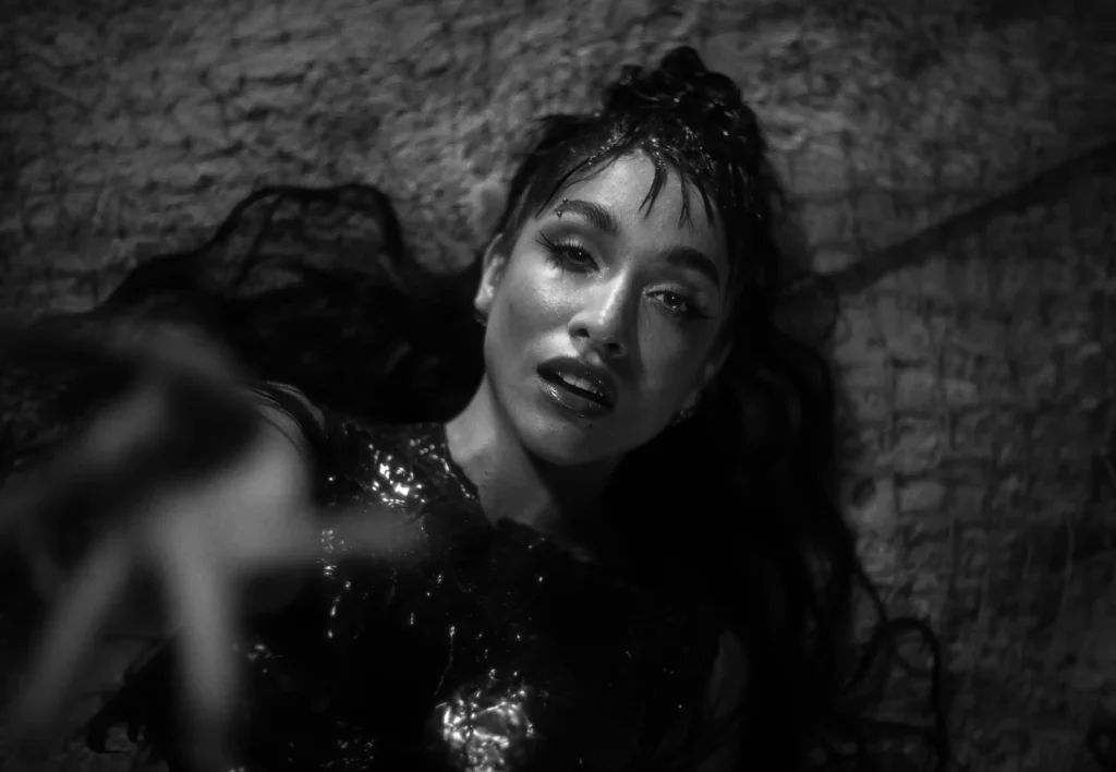 Maria Becerra en el video de AGORA