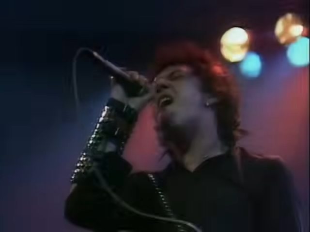 Paul Di'Anno cantando Wrathchild, do Iron Maiden
