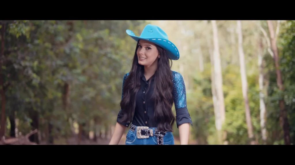 Ana Castela no clipe de Dona de Mim