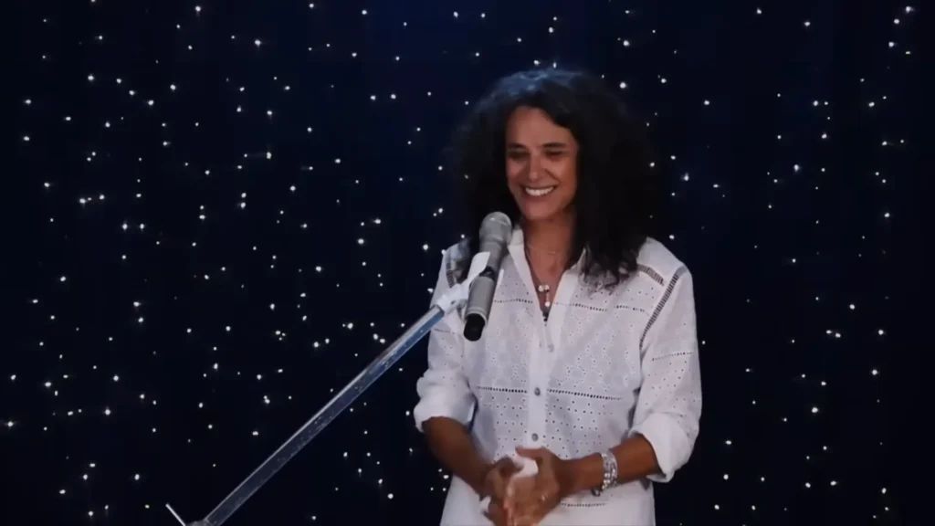 Simone no vídeo de Então é Natal