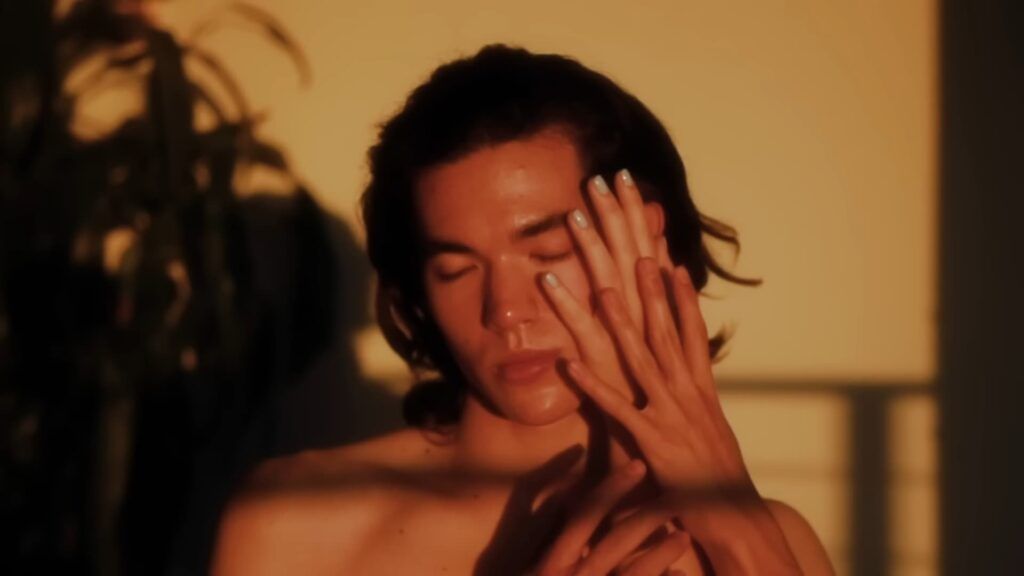 Conan Gray no clipe de Heather