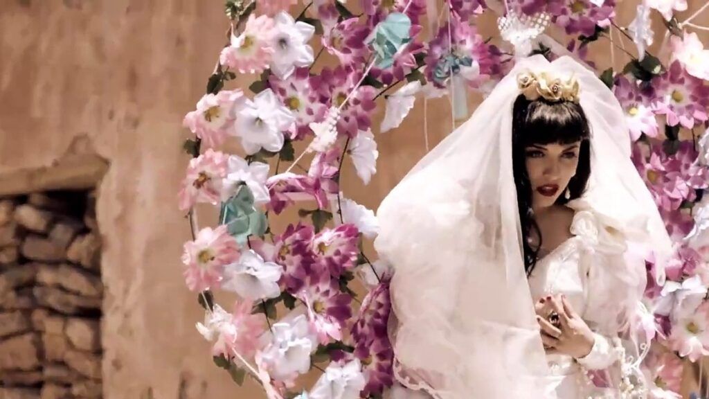 Tu Falta de Querer Mon Laferte