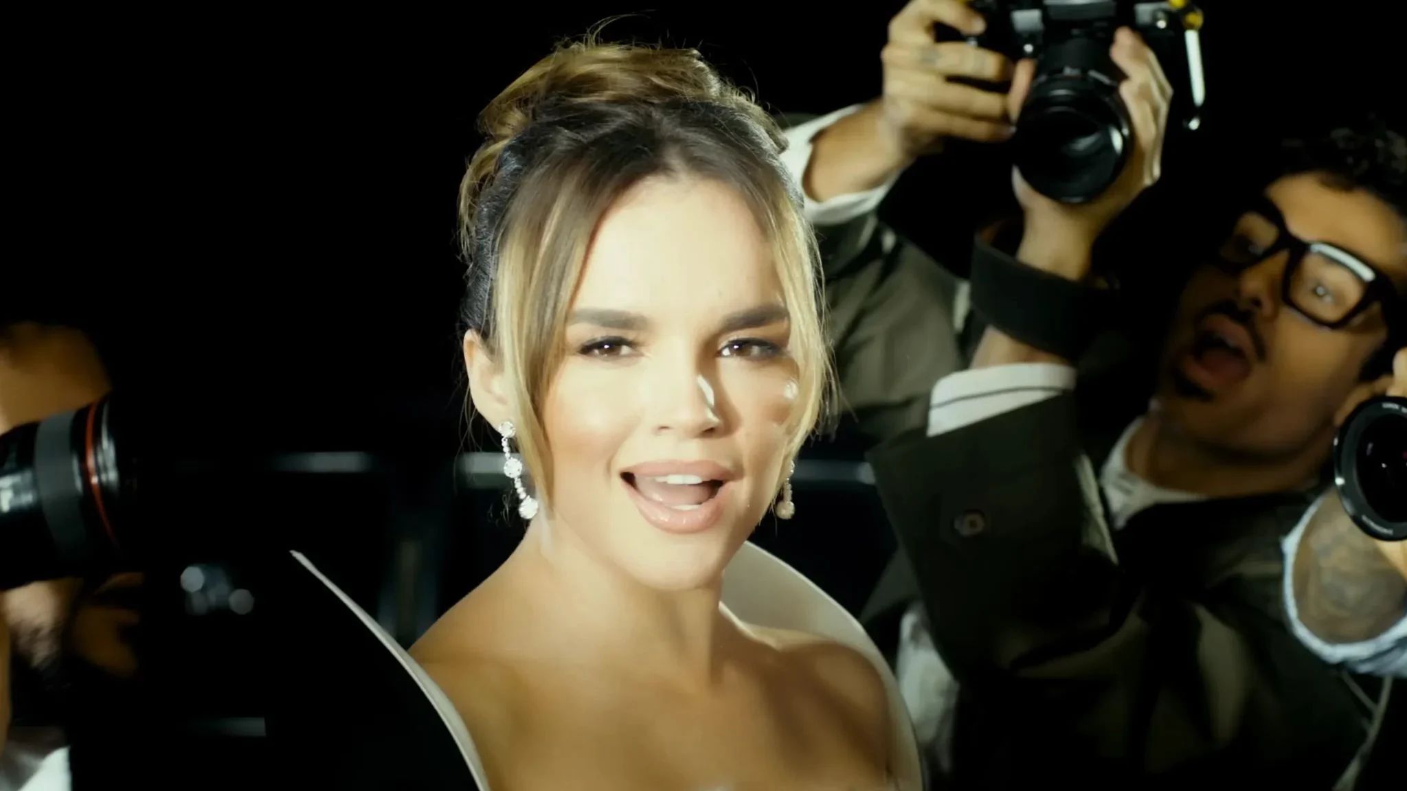 Melody en el video de Esa Diva