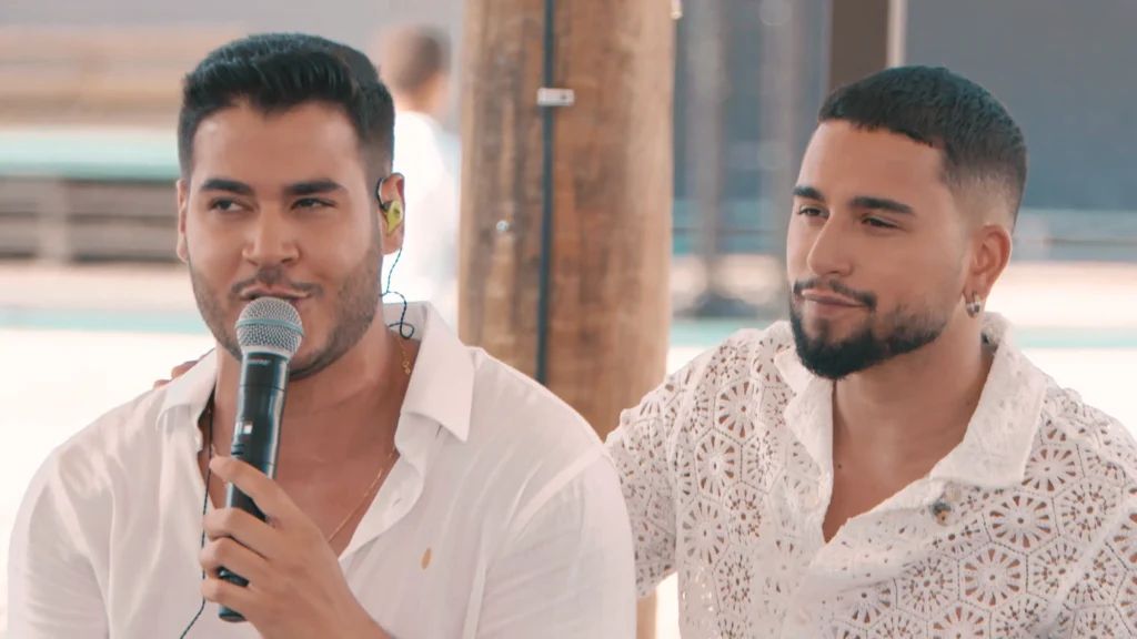 Danilo e Davi no clipe de Toma Essa Verdade