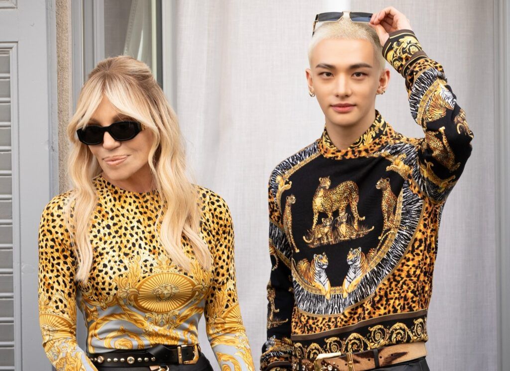 Hyunjin e Donatella Versace