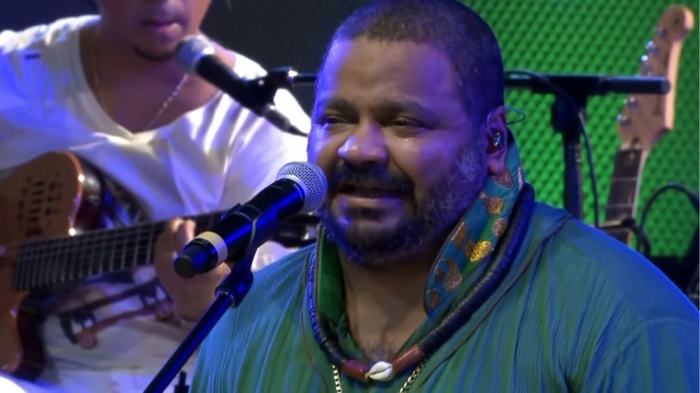 cantor arlindo cruz cantando ao vivo