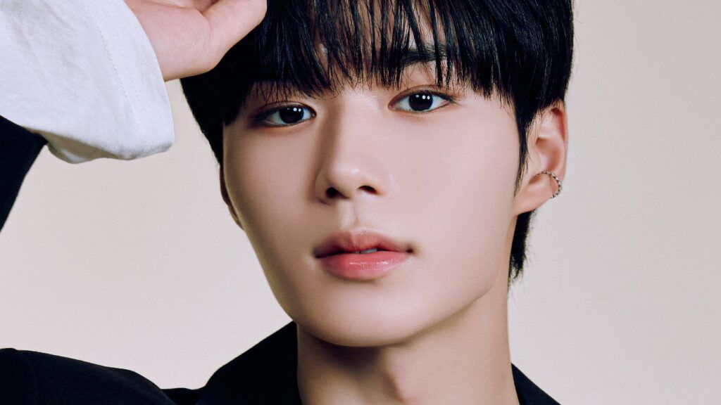 Membros do ALPHA DRIVE ONE: Junseo