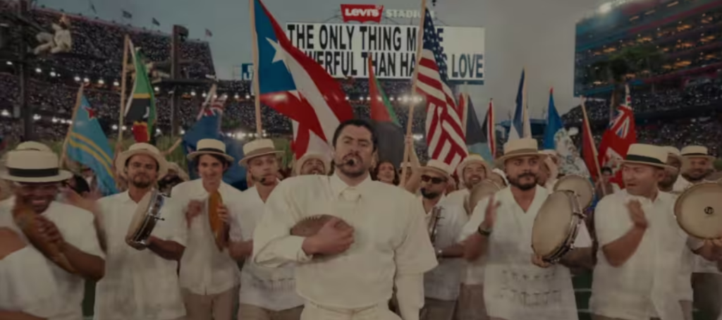 Bad Bunny con banderas de América Latina