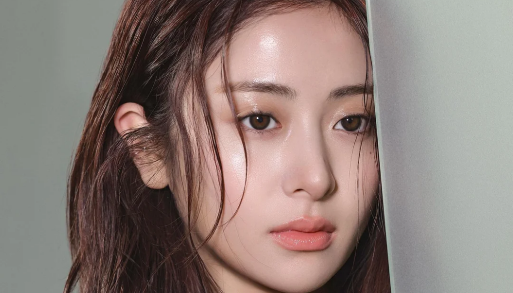 Yunjin (LE SSERAFIM)