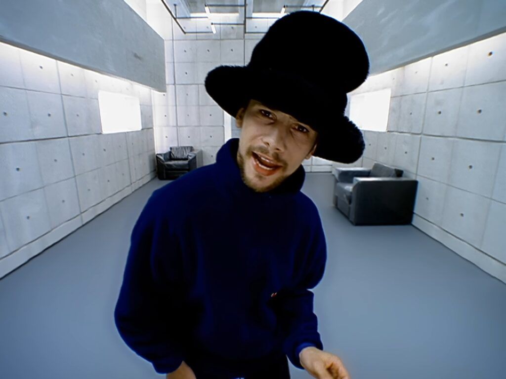 Jamiroquai no clipe Virtual Insanity