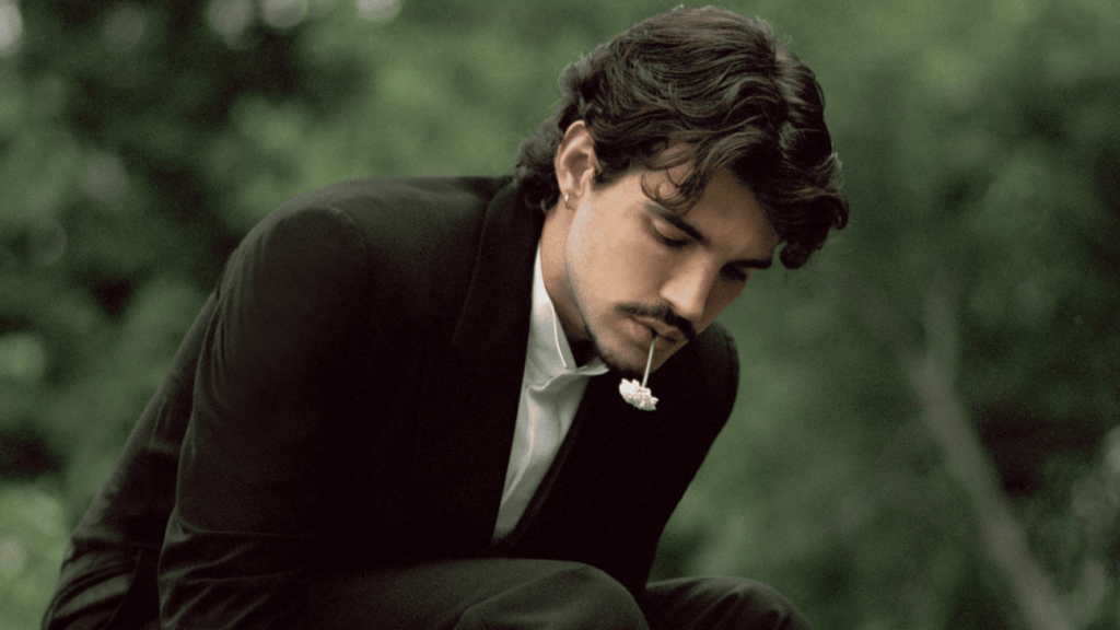 Jão em fotos de divulgação do álbum Memórias Póstumas