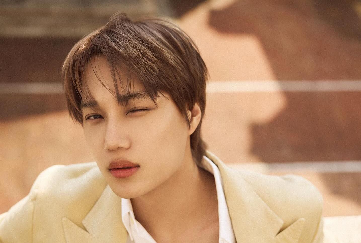 KAI, do EXO, anuncia comeback e turnê após retorno do serviço