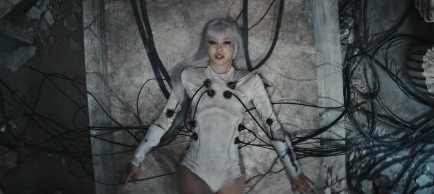 LISA e Anyma lançam “Bad Angel” com estética futurista - LETRAS.MUS.BR