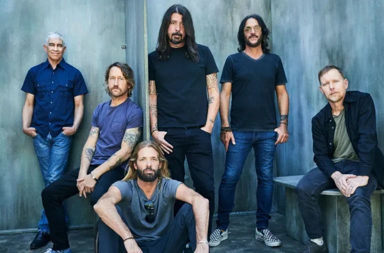 Foo Fighters anuncia turnê “Take Cover Tour 2027” no Brasil