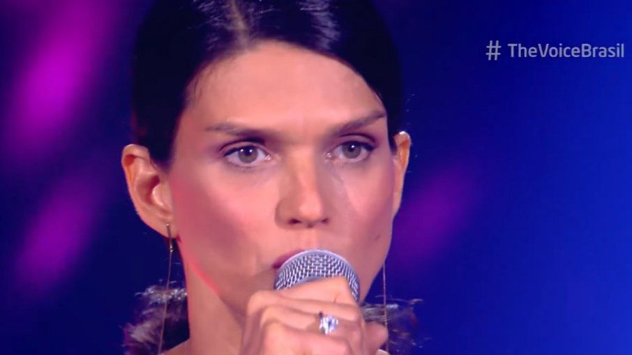 Karina Zeviani no The Voice Brasil