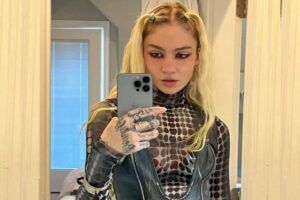 Grimes anuncia álbum “Psy Opera” e lança single “Accelerando”
