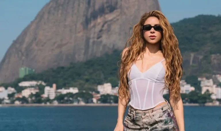 Shakira assina para voltar ao Brasil com três shows entre dezembro e janeiro