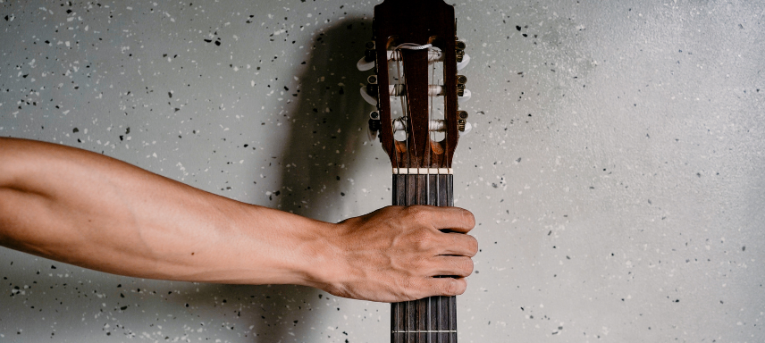 Publicación destacada: Cómo ajustar la curvatura del mástil de la guitarra: una guía completa