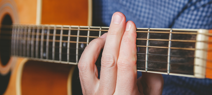 Publicación destacada: ¿Para qué sirve la cejilla de guitarra? Aprende la técnica