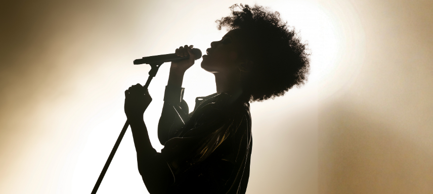 Post em destaque: Como cantar afinado? 5 dicas para praticar