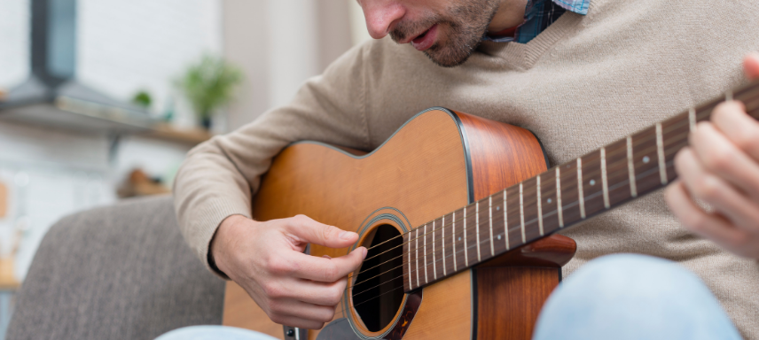 Post em destaque: Músicas gospel no violão: 10 louvores para aprender a tocar