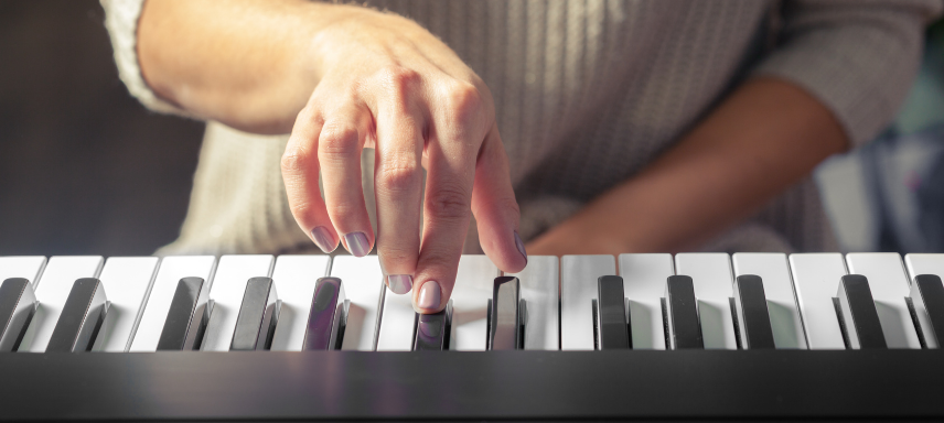 Post em destaque: 15 músicas com 2 acordes para tocar no teclado