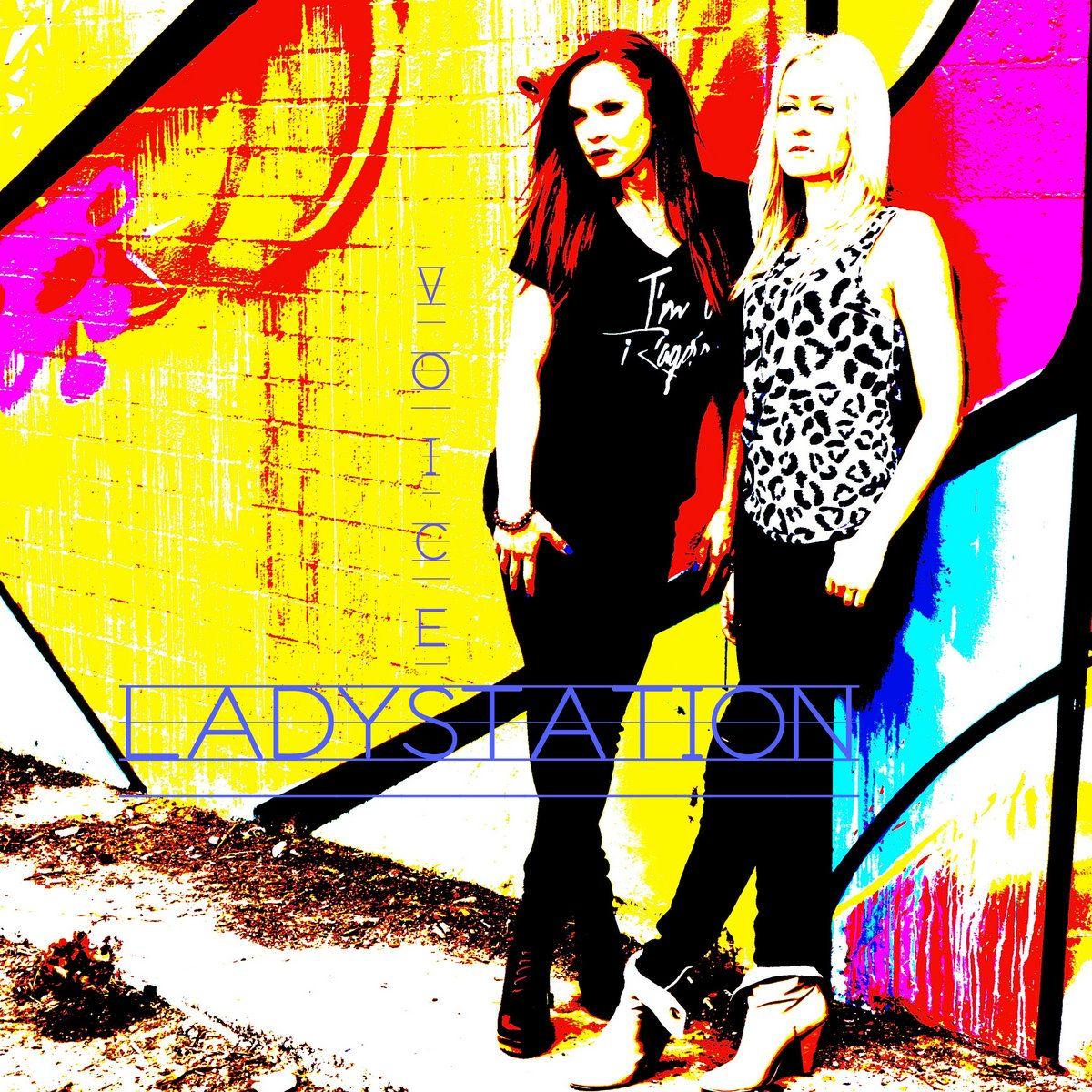 Portada del álbum "VOICES", de Carmit 