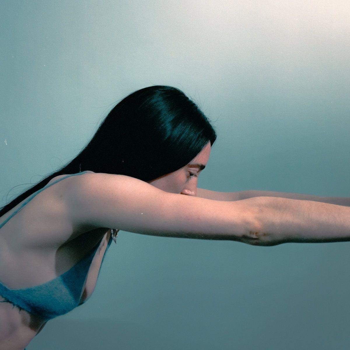 Portada del álbum "Nothing", de Maguire