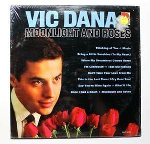 Portada de Álbum "Moonlight And Roses", de Vic Dana